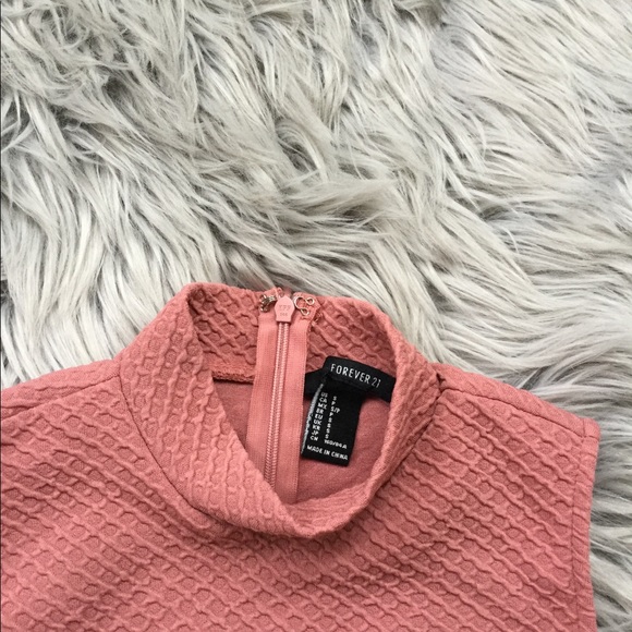 Forever 21 Pink Halter Neck Crop-top 🌸 - Picture 5 of 5